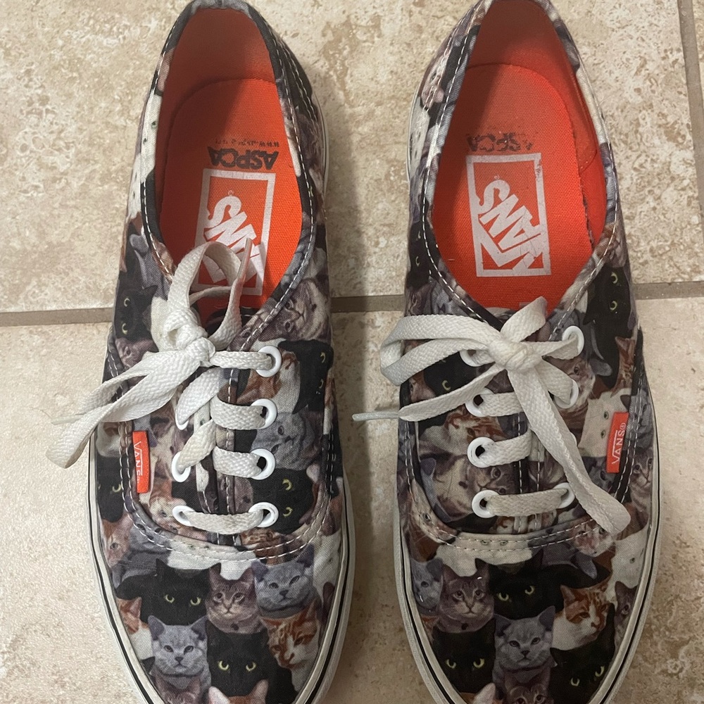 Limited Edition ASPCA Vans - Picture 5 of 6